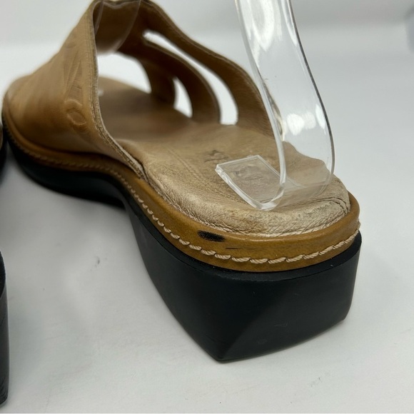 Clarks Light Brown Strappy Leather Slip On Wedge Sandals Size 6 Open Toe - Picture 10 of 13